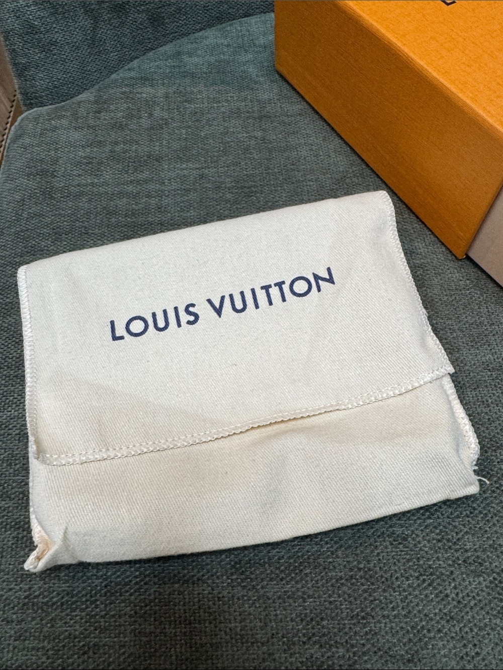 Louis Vuitton Accessory Box - Picture 4 of 8